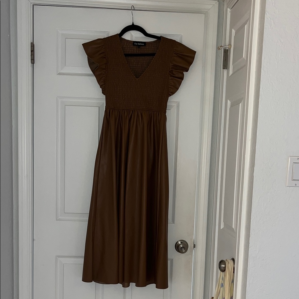 En Saison Brown Midi Dress with Ruffled Sleeves